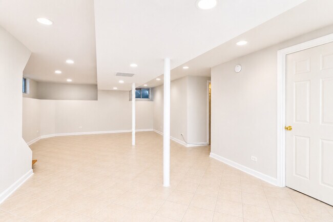 Building Photo - 1305 1st St