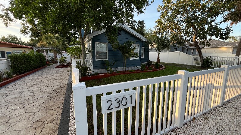 Building Photo - 2301 W Idlewild Ave