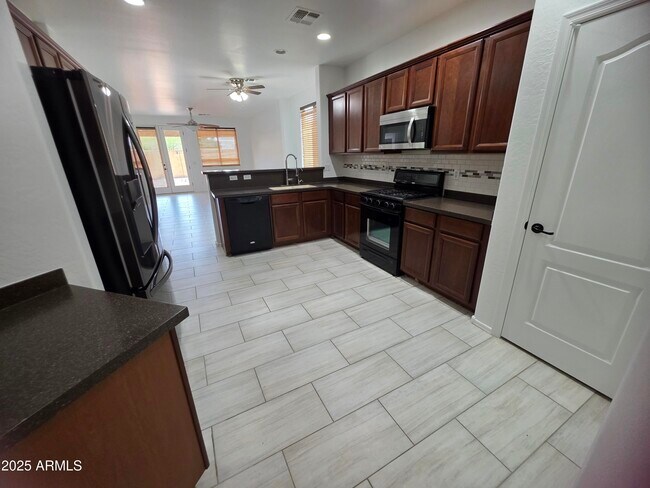 Building Photo - 42432 W Almira Dr