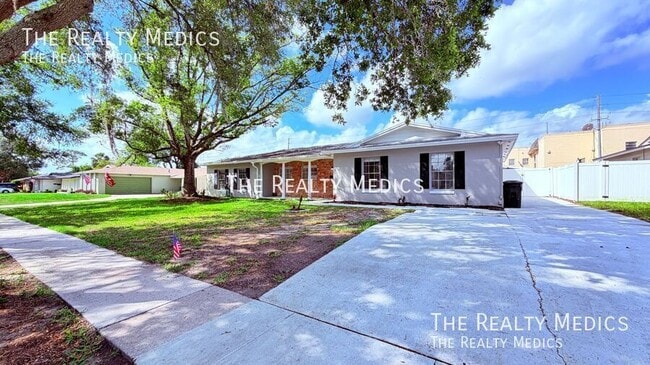 Building Photo - 6 Carriage Hill Cir