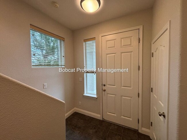 Building Photo - 1320 Thompson St