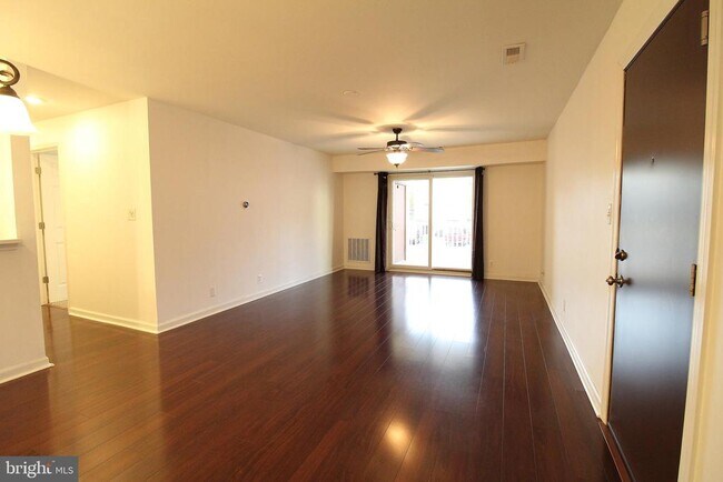 Building Photo - 102 Chesterfield Ln