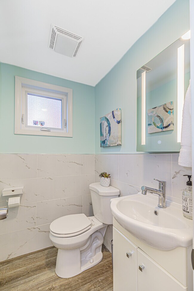 1/2 Bathroom - 130 E Northwest Hwy