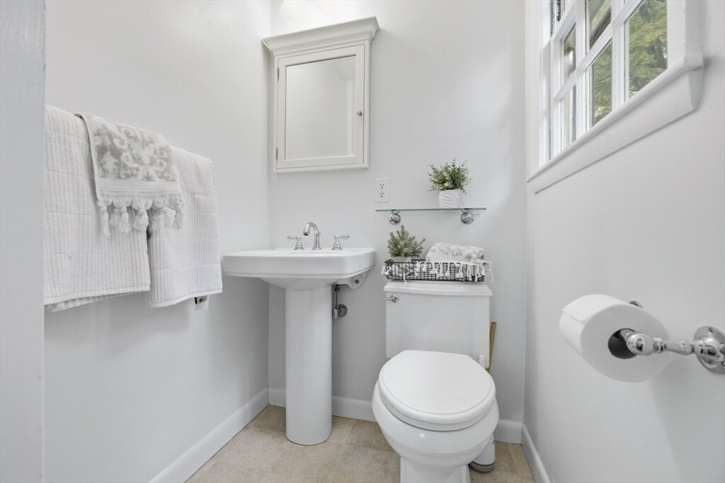 Building Photo - 18 Taylor Rd