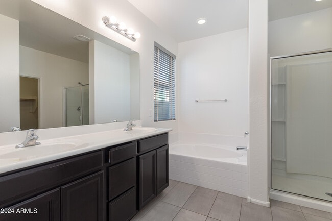 Building Photo - 10432 W Papago St