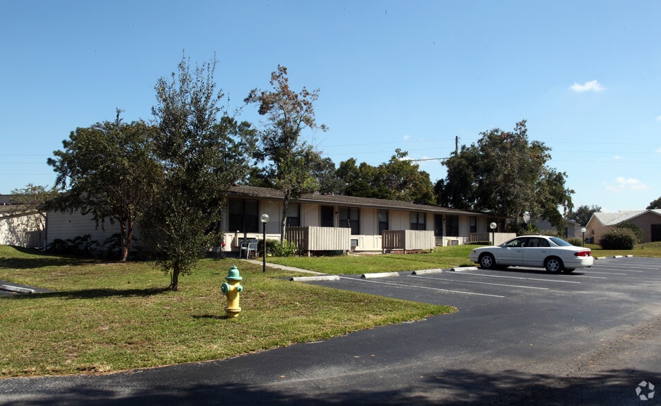 Oakwood Village 1890118933 Quercus St Hudson FL 34667 Apartment Finder