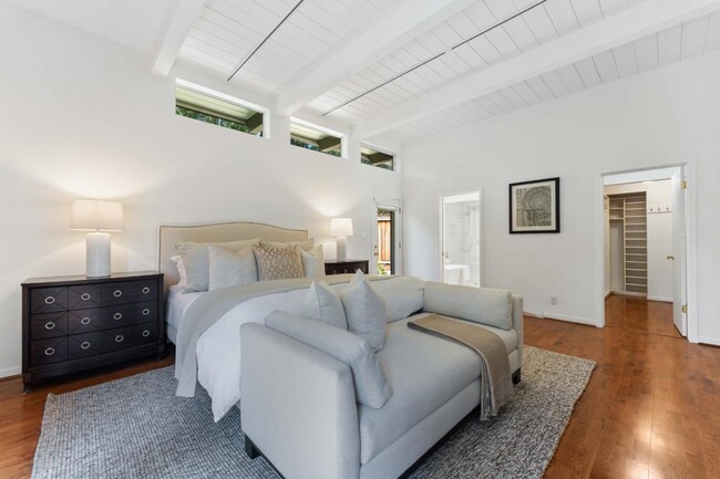 Building Photo - 705 Evergreen St