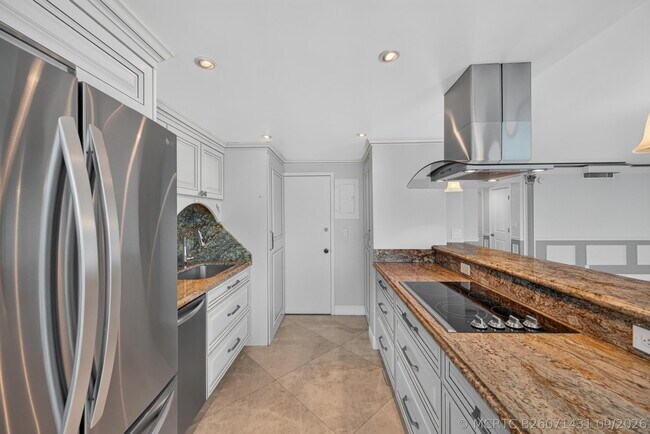 Building Photo - 4020 Galt Ocean Dr