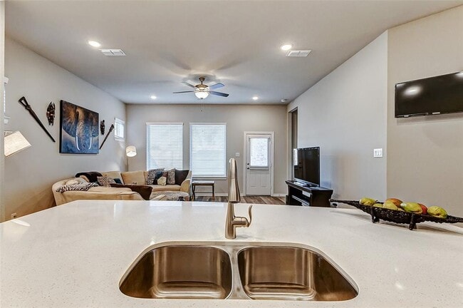Building Photo - 5110 Morrison Dr
