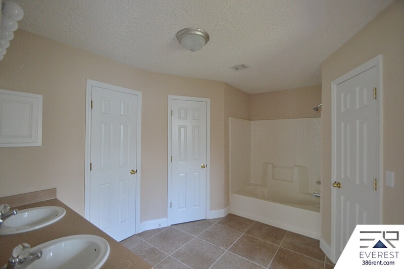 Building Photo - 30 Lancelot Dr