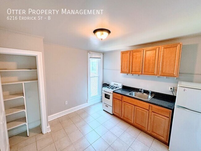 Building Photo - 6216 Erdrick St