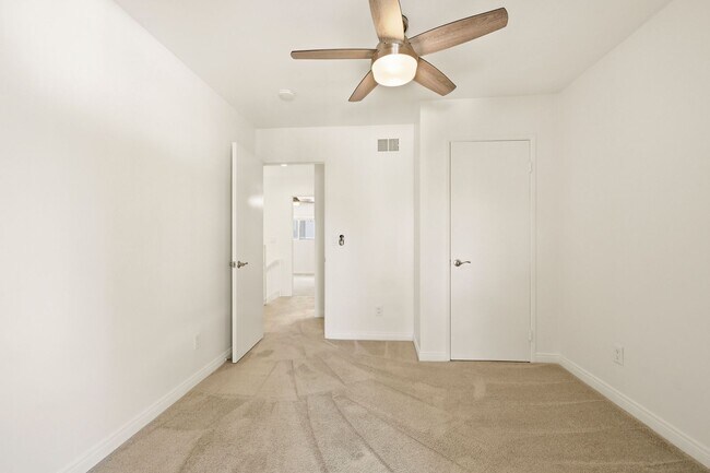 Building Photo - Remodeled 3bd/2.5bath steps from beaches, Racetrack, and Cedros Design district