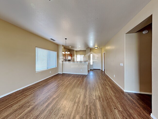 Building Photo - 614 W Mountain View Dr