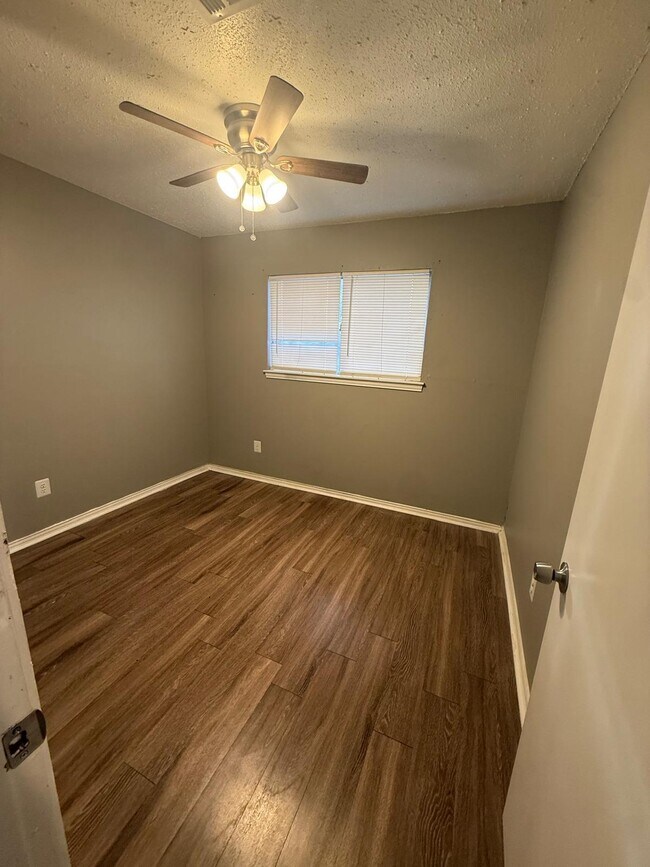 Building Photo - 2300 S Kate Ave