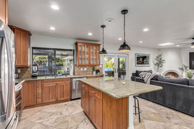Building Photo - 5826 E Waltann Ln