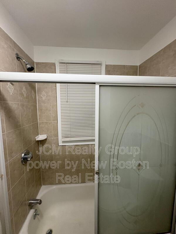 Building Photo - 144 Bloomingdale St