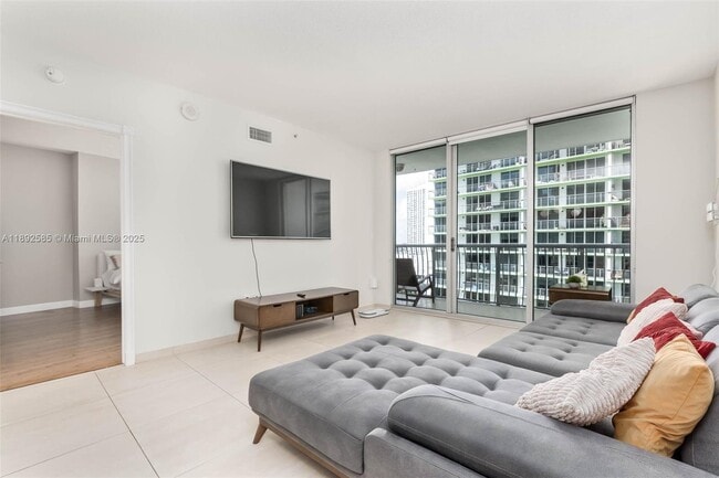 Building Photo - 1750 N Bayshore Dr