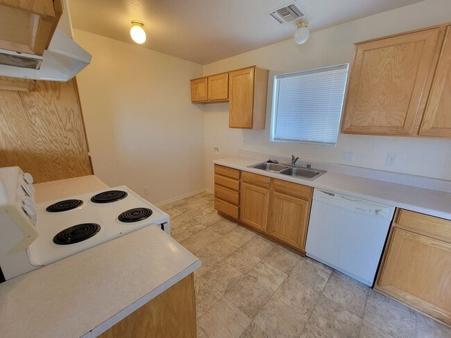 Building Photo - 3 Bedroom Home in Bullhead City