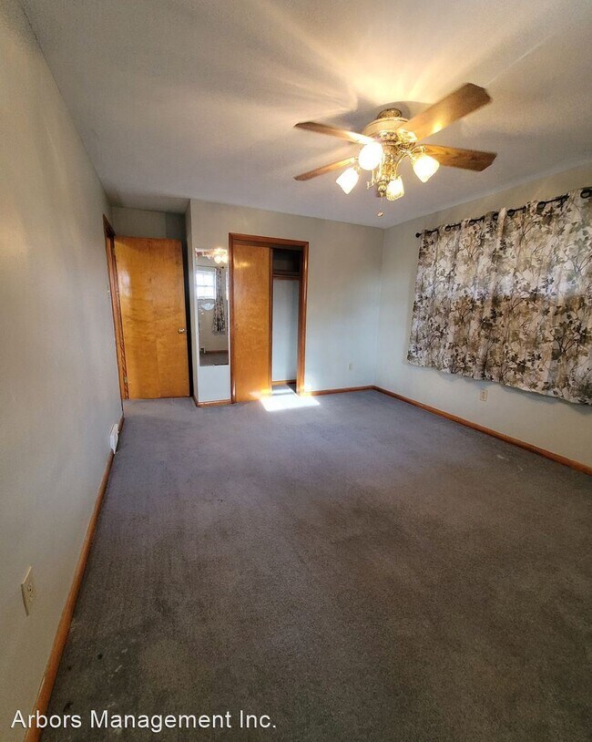 Building Photo - 2 br, 1.5 bath House - 227 Moffat Avenue