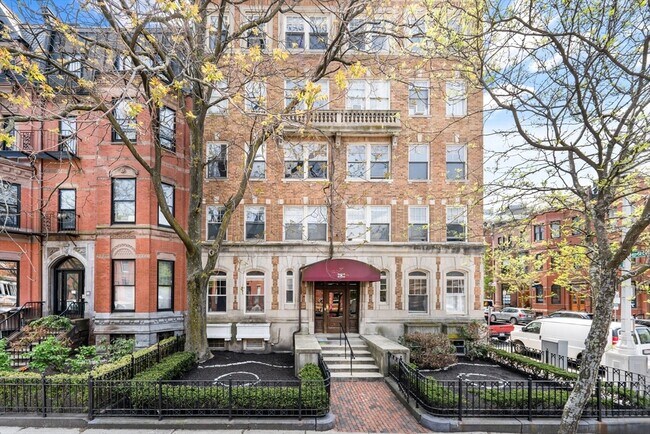 Primary Photo - 284 Newbury St