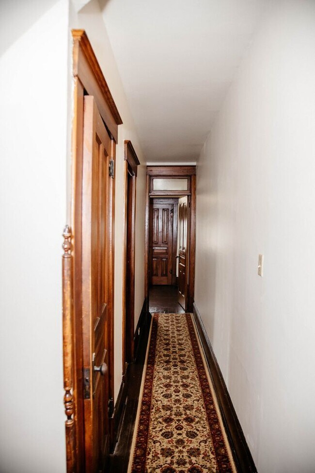 Building Photo - 33 E Gramby St