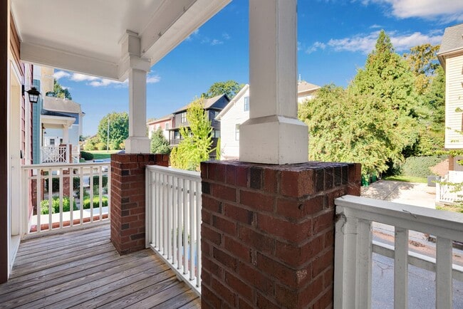 Building Photo - Wonderful craftsman style end-unit townhome