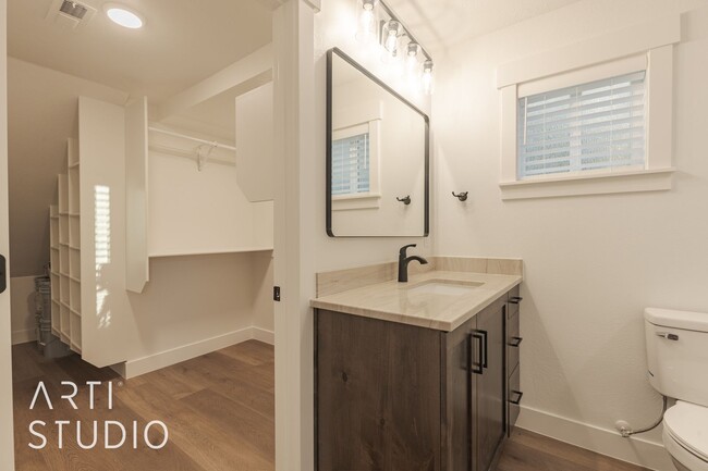 Building Photo - "Stunningly Remodeled 4-Bedroom, 3-Bathroo...