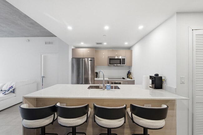 Building Photo - 13800 Highland Dr