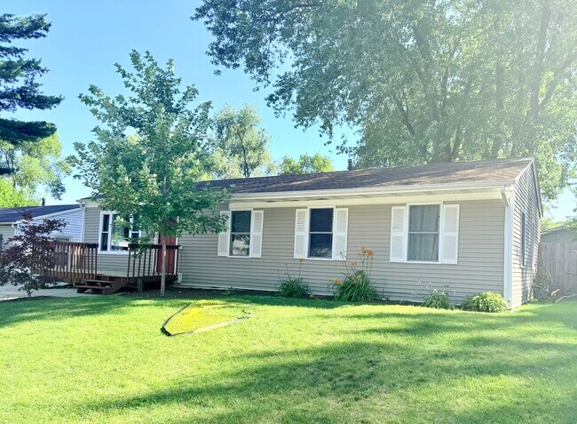 Building Photo - 419 Singapore Ln