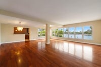 Building Photo - 9102 W Bay Harbor Dr