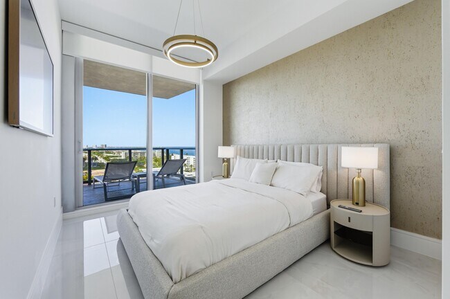 Building Photo - 220 Lake Shore Dr