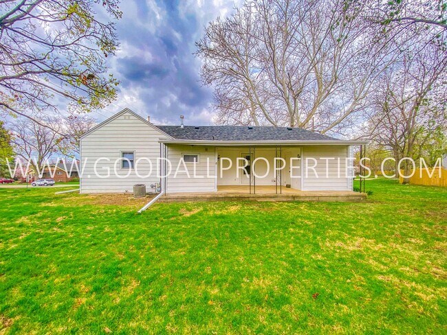 Building Photo - Charming 2 Bed, 2 Bath Home Available in Adel