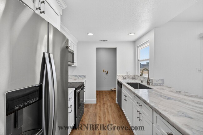 Building Photo - 6844 Sandrock Way