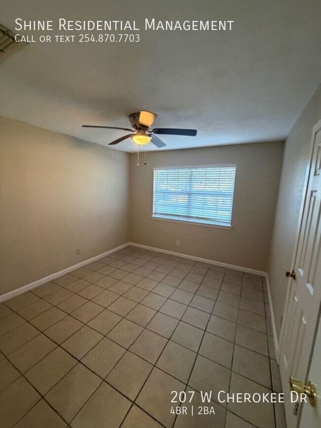 Building Photo - 207 W Cherokee Dr