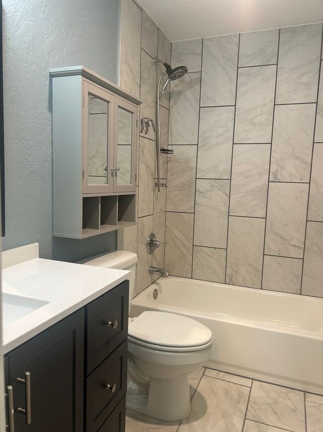 Building Photo - 4625 SW I Ave