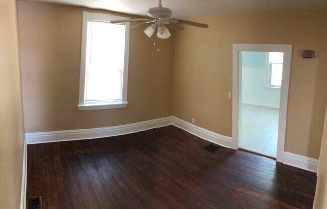 Building Photo - 1714 Dagmar Ave