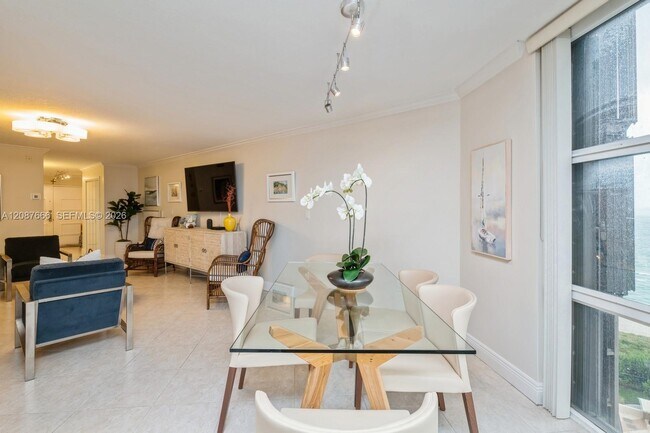 Building Photo - 6423 Collins Ave