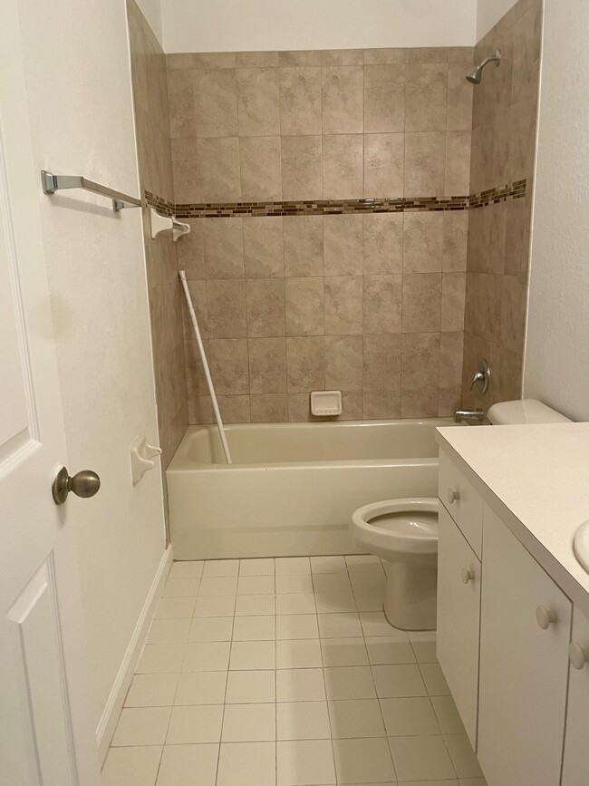 Building Photo - 5176 SE Mariner Garden Cir