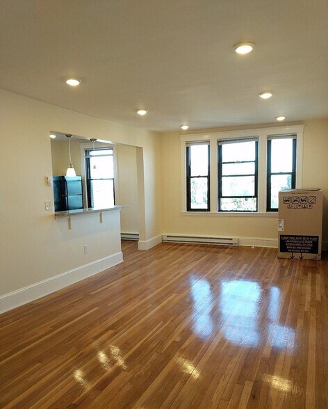 Building Photo - 375 Broadway
