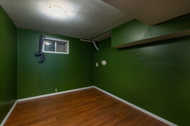 Building Photo - Spacious 5-Bedroom Home with Bonus Room & ...