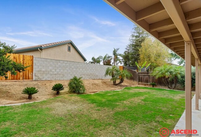 Building Photo - Spacious 4BD/2BA Home in Bakersfield (93312) – Garage, Fireplace & Pet-Friendly!