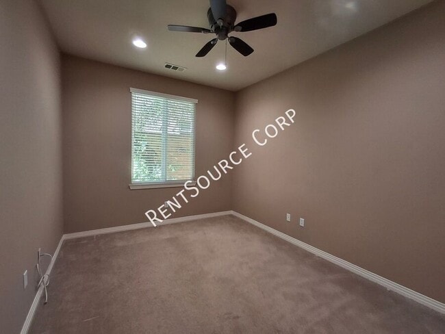 Building Photo - 27046 Maple Tree Ct