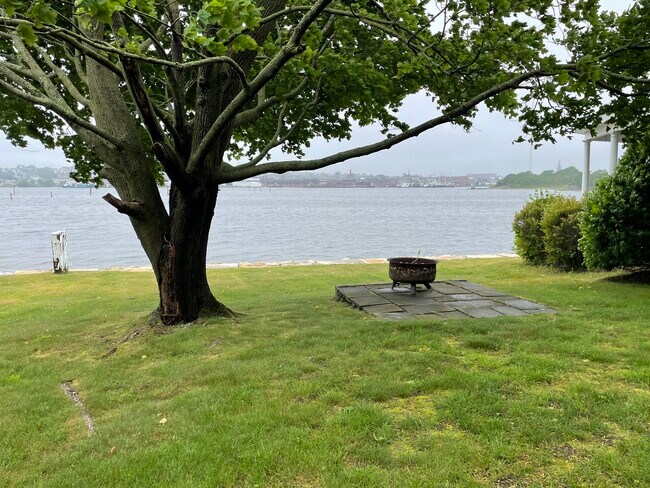 Building Photo - 2 Oxford St