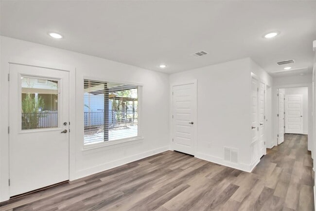 Building Photo - 2101 Benwick Cir