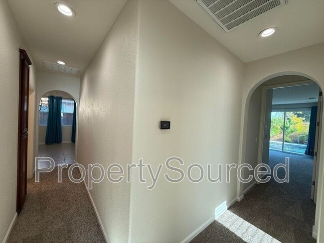 Building Photo - 1720 Dalia Ln