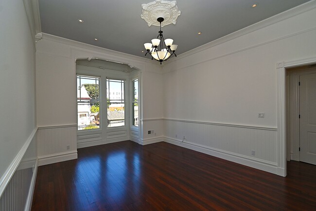 Building Photo - January Special!  Elegant 4 br/2 ba Victor...