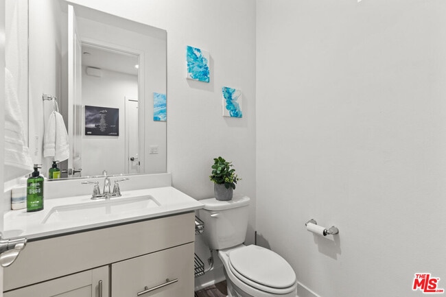 Building Photo - 625 Daniel Freeman Cir