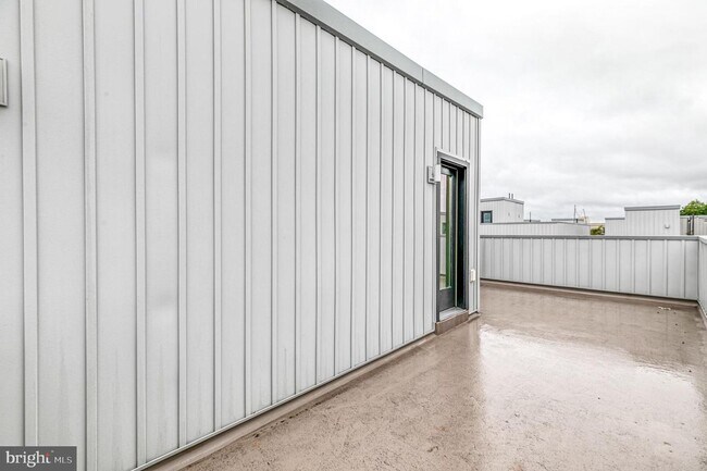 Building Photo - Northern Liberties Townhome with Parking