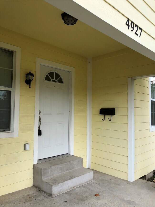 Building Photo - 4927 Leeland St