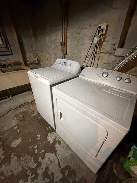 Shared laundry in basement - 21 Horton Pl